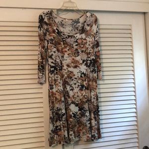 Very cute fall dress. Amazing with boots!